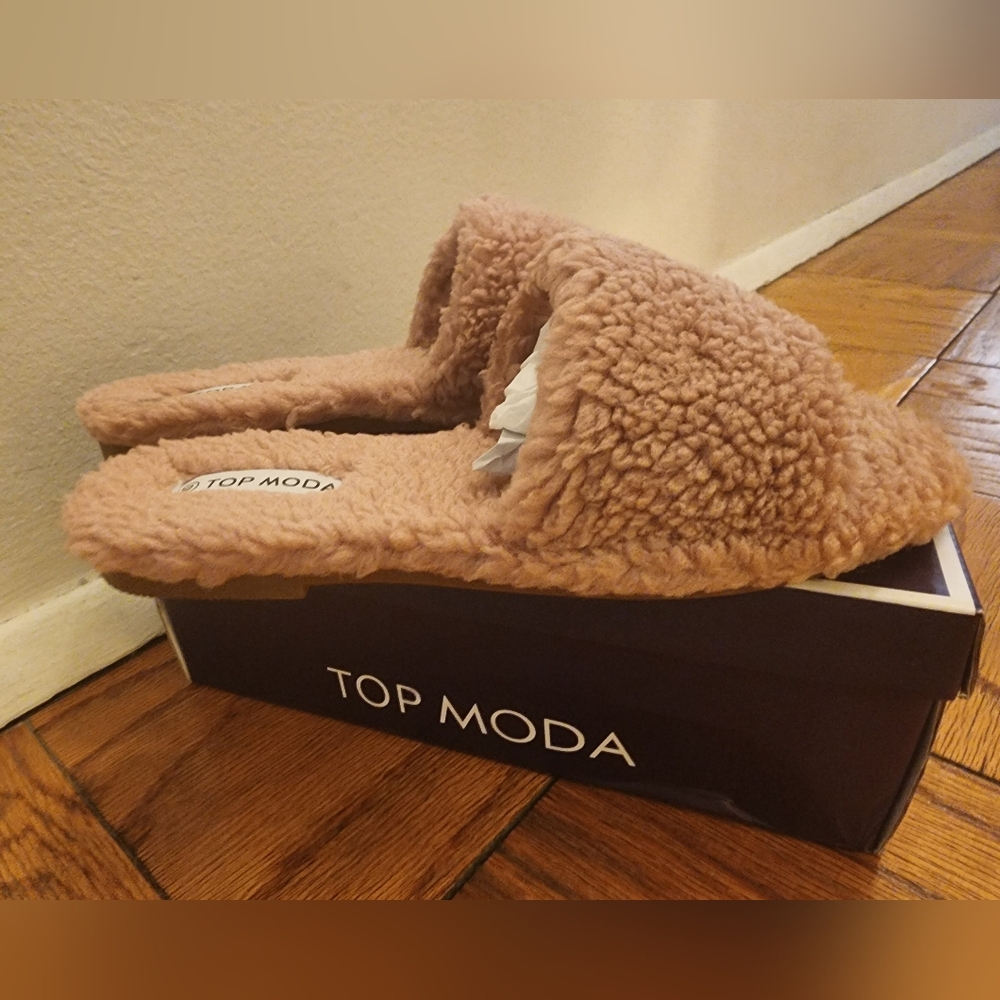 Furry Slippers - Picture 2 of 7